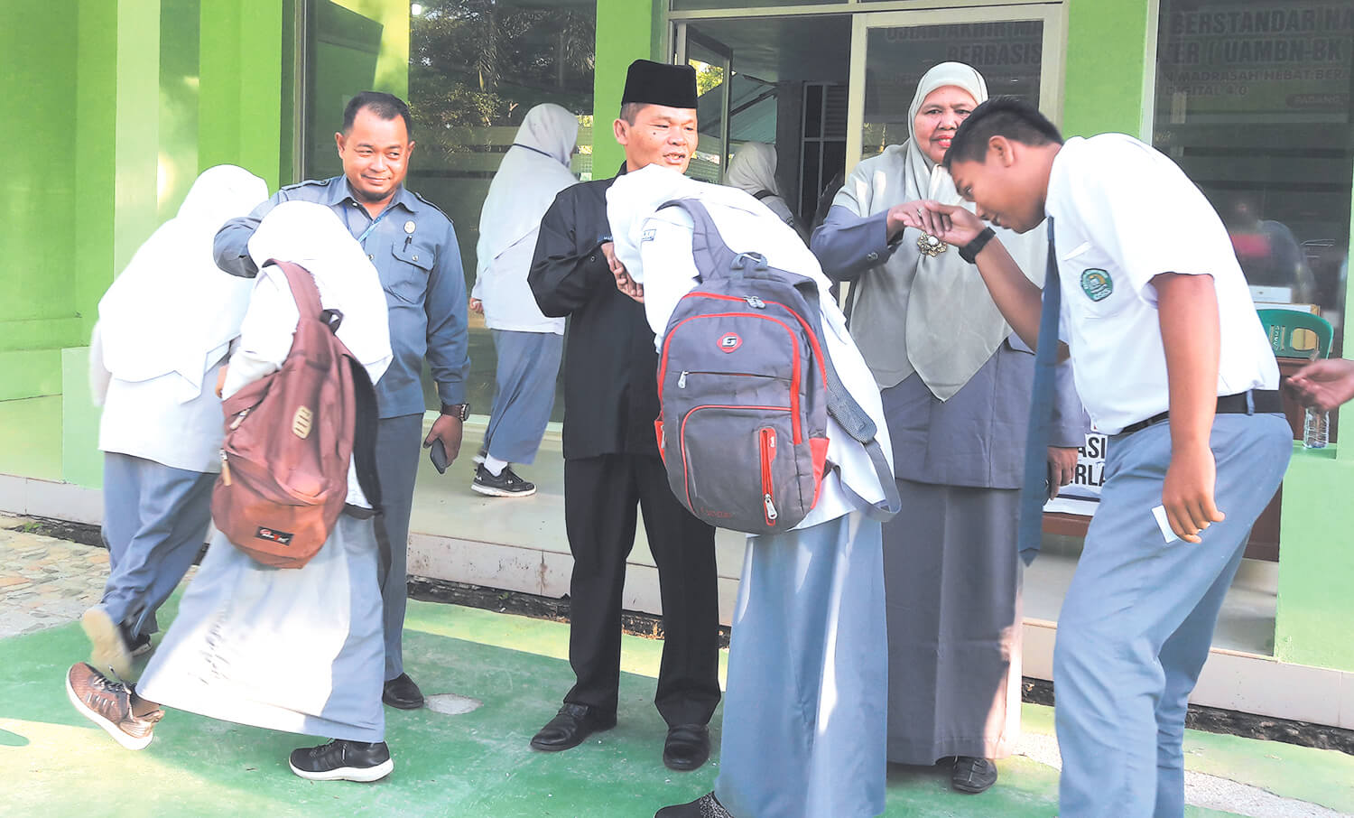 H. Marjanis Tinjau UAMBN-BK di MAN 3 Padang. H. Marjanis Tinjau UAMBN-BK di MAN 3 Padang.